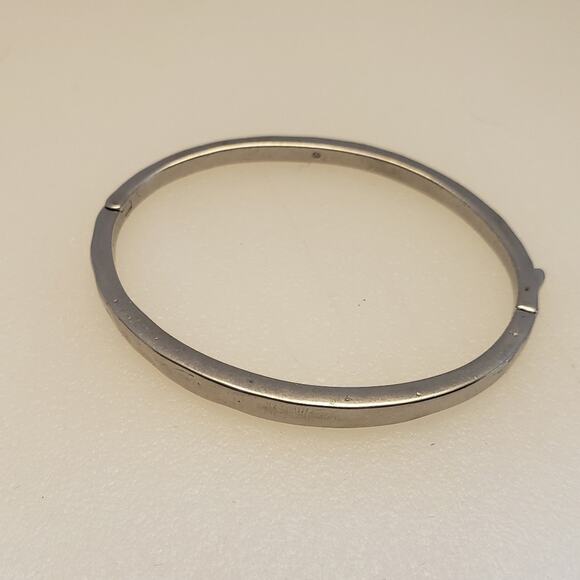 Kendra Scott Zorte Bangle bracelet hammered metal silver - Picture 3 of 8